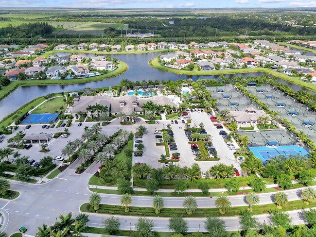 Building Photo - 9368 Eden Roc Ct