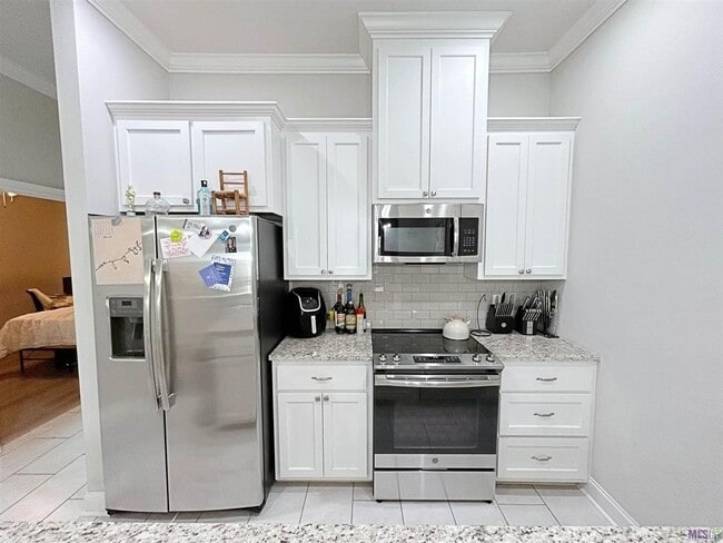 Building Photo - 2 Bedroom Townhome Near LSU| Gated Community