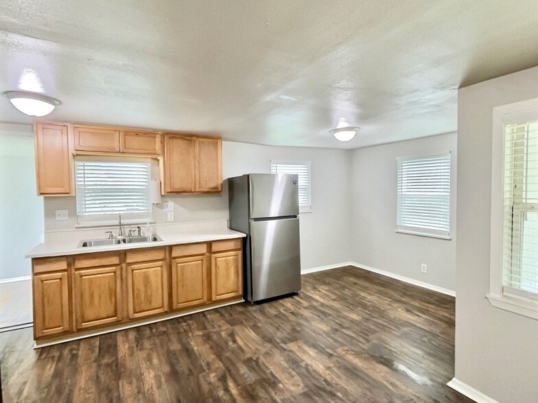 Building Photo - 411 Palmetto St