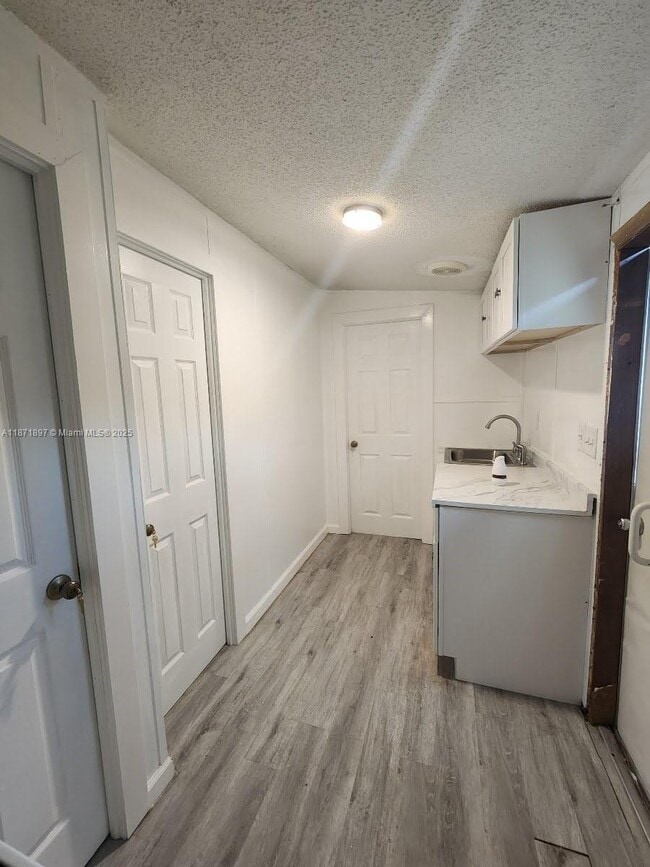 Building Photo - 11908 Cove Pl