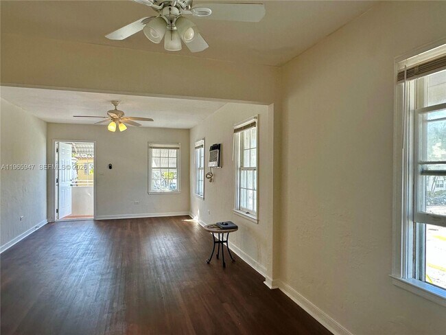 Building Photo - 430 76th St