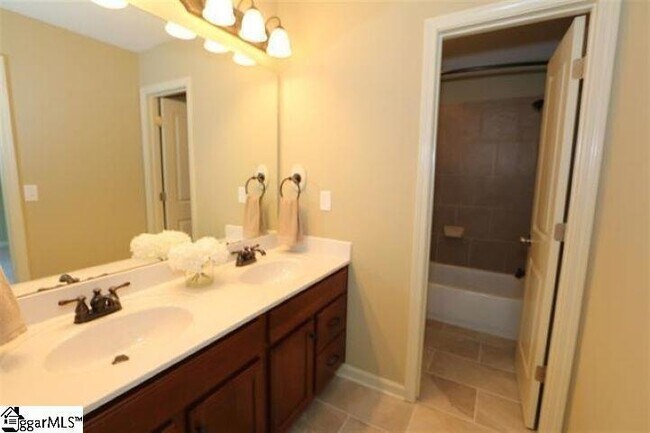 Building Photo - 204 Wild Meadow Dr