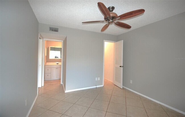 Building Photo - 3300 Fox Chase Cir