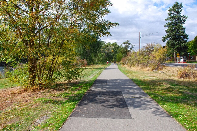 Building Photo - Spacious And Nicely Updated 2 bed 1 Bath Condo unit w/ full size laundry