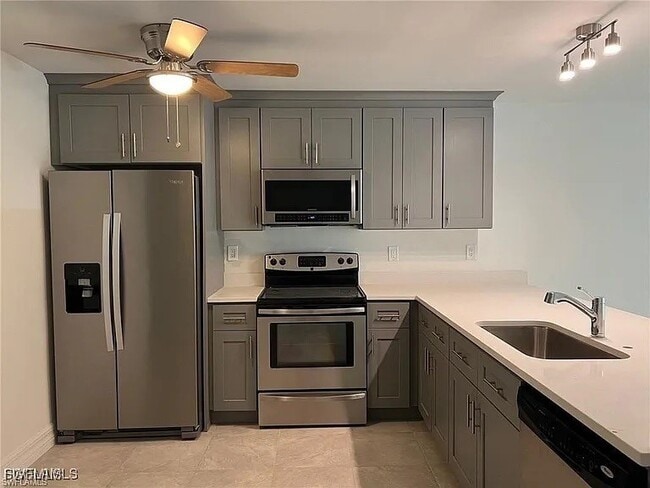 Building Photo - 6062 Laurelwood Dr