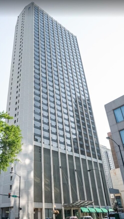 Building Photo - 1028 N Rush St