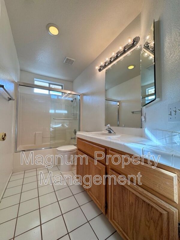 Building Photo - 40475 Crystal Aire Ct