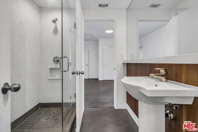 Building Photo - 3436 S Centinela Ave