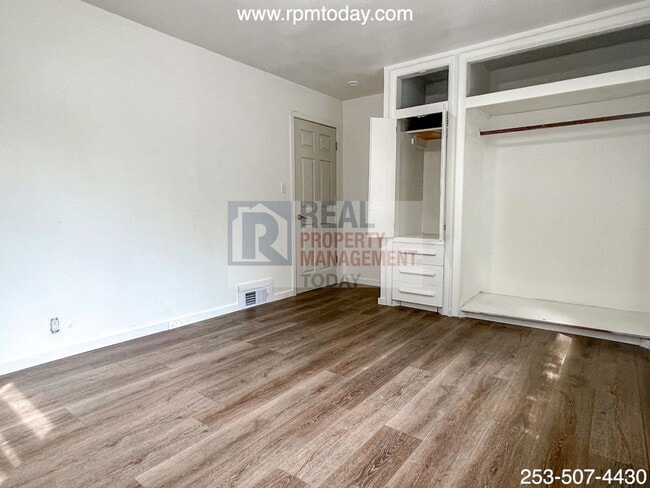 Building Photo - 2021 E 72nd St