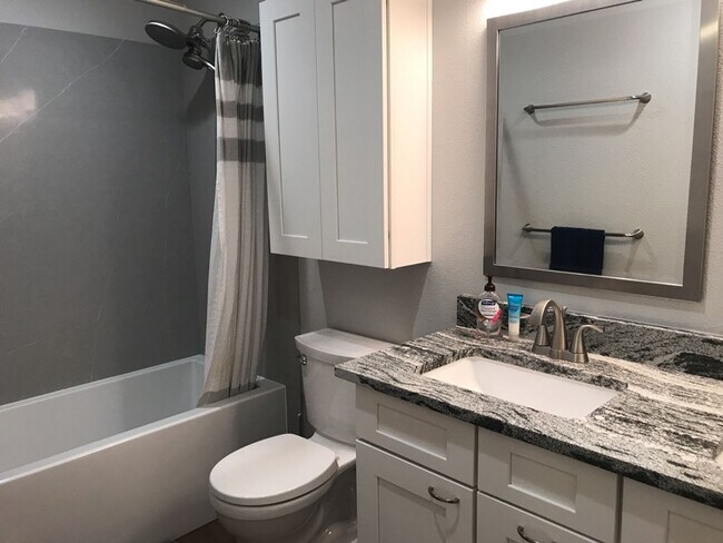 Building Photo - Beautiful Home in West Davis
