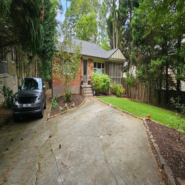 Primary Photo - 1666 Briarcliff Rd NE