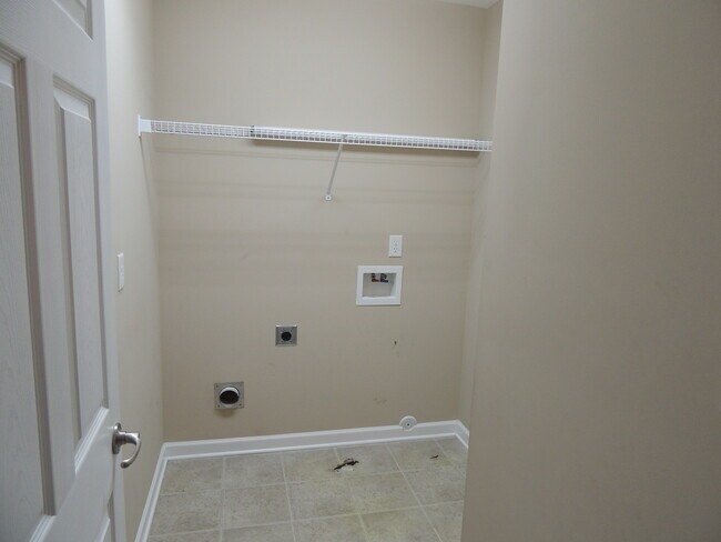 Building Photo - 3 bed, 2 bath, 2 car garage townhouse w/ b...