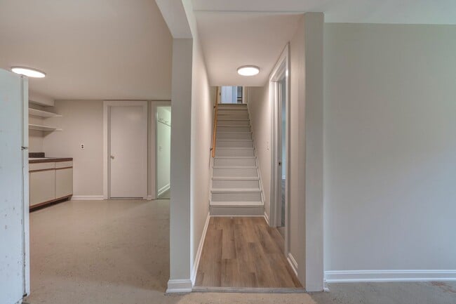 Building Photo - 507 Stonegate Dr