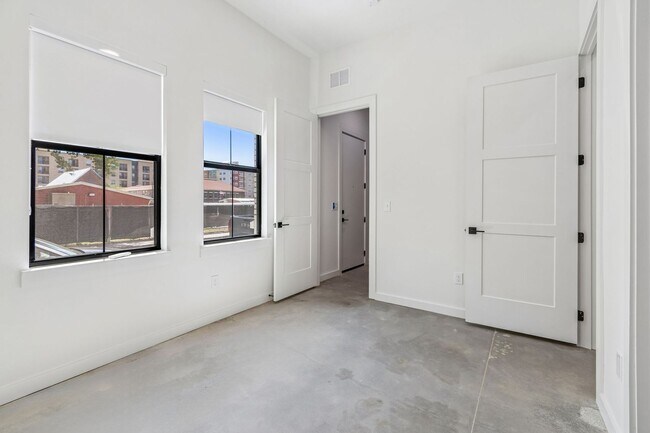 Building Photo - New Construction Townhome For Lease downtown Tampa, Ybor City, Gas Worx