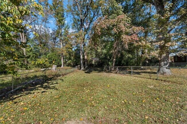 Building Photo - Fully Renovated 3BR/2BA, Fenced Yard, Pet-Friendly — Minutes to Fort Benning — Lawn Care, Pest Co...