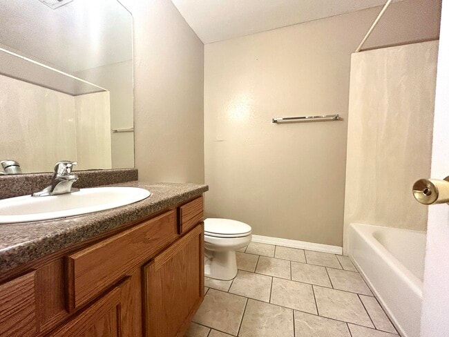 Building Photo - 85 Hartel Pl