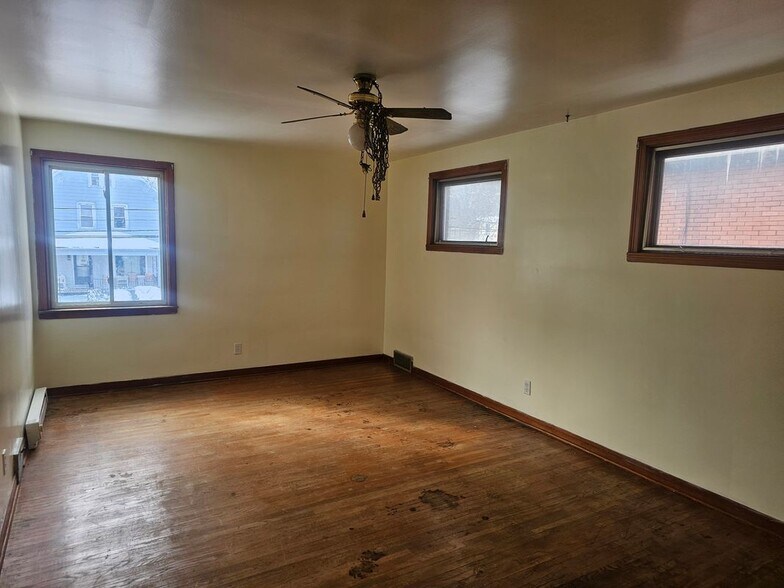 Building Photo - 1624 Ontario Ave