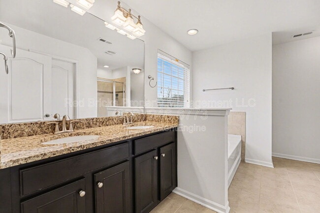 Building Photo - 1349 Middlecrest Dr NW