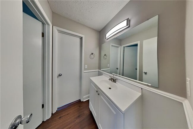 Building Photo - 3296 Timber Bluff Dr NE