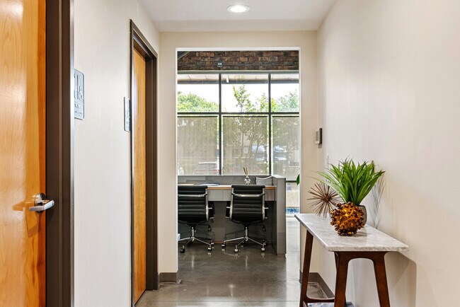 Building Photo - 7330-10