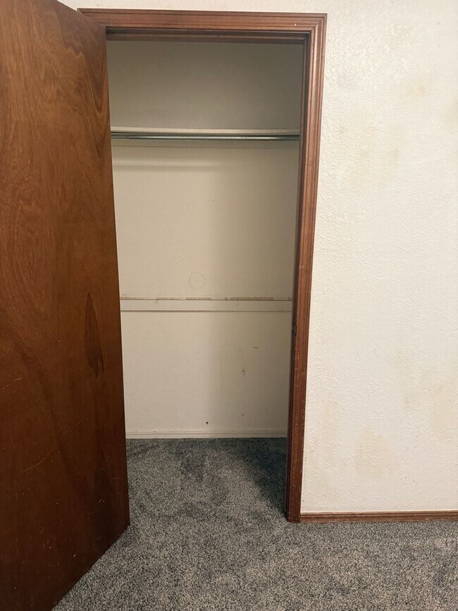 Building Photo - 1166 N Eagle Ln