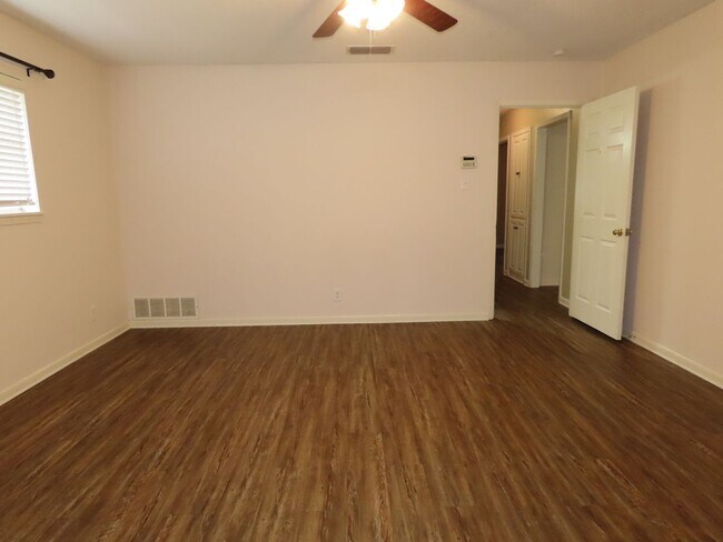 Building Photo - South Tyler! Beautiful 4 Bedroom, 3 Bath House