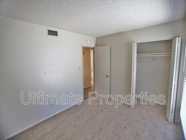 Building Photo - 6043 N 71st Ln