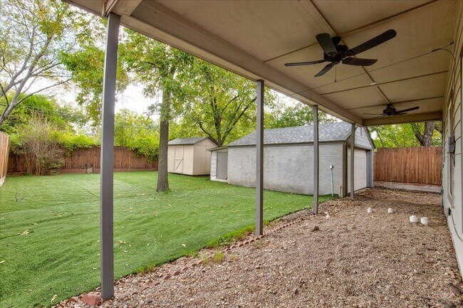 Building Photo - 2521 Benbrook Blvd
