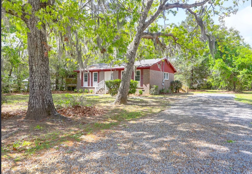 Building Photo - 1203 Happyland Blvd