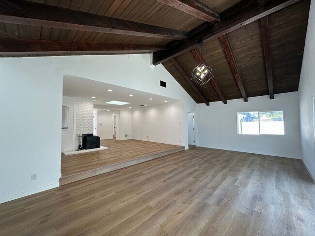 Building Photo - Beautiful Single story 4 Bedrooms 2 Baths ...