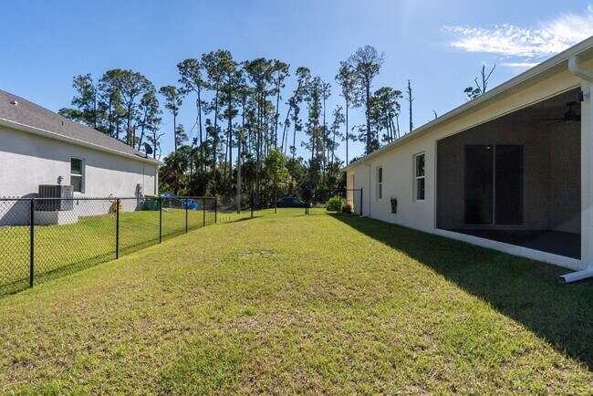 Building Photo - Move in now with zero deposit! This stunni...