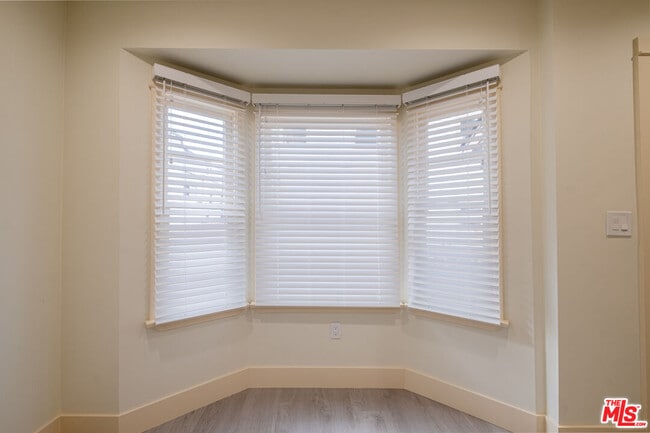 Building Photo - 216 N Catalina Ave