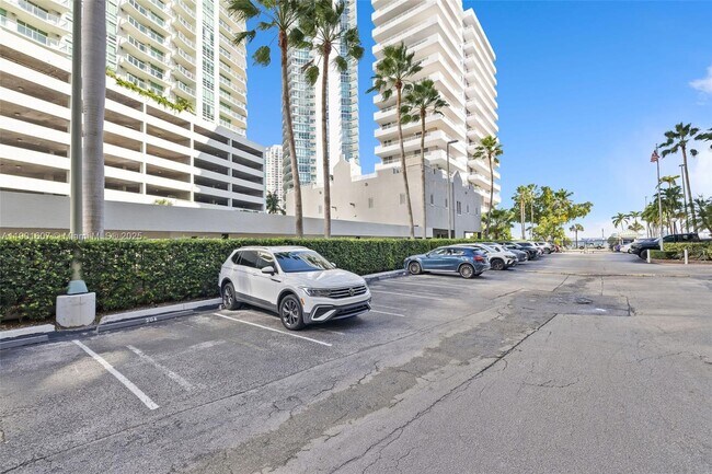 Building Photo - 1408 Brickell Bay Dr