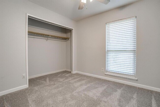 Building Photo - Cozy meets stylish in this 3 bedroom + 2 b...