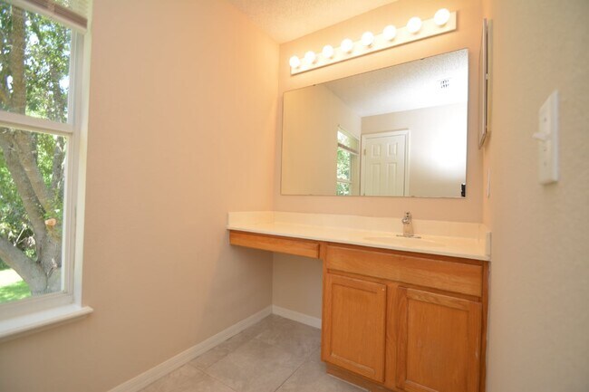 Building Photo - 47 Buttermill Dr