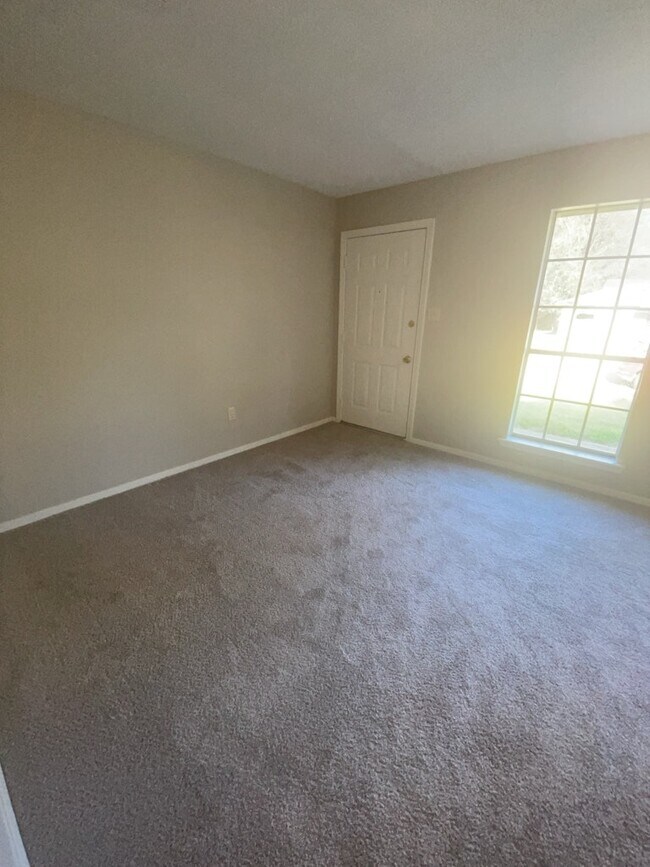 Building Photo - 327 Grover Cleveland Cir