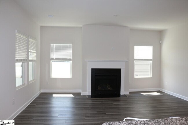 Building Photo - 117 Layken Dr