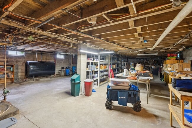 Building Photo - 84 Pine Hill Rd N