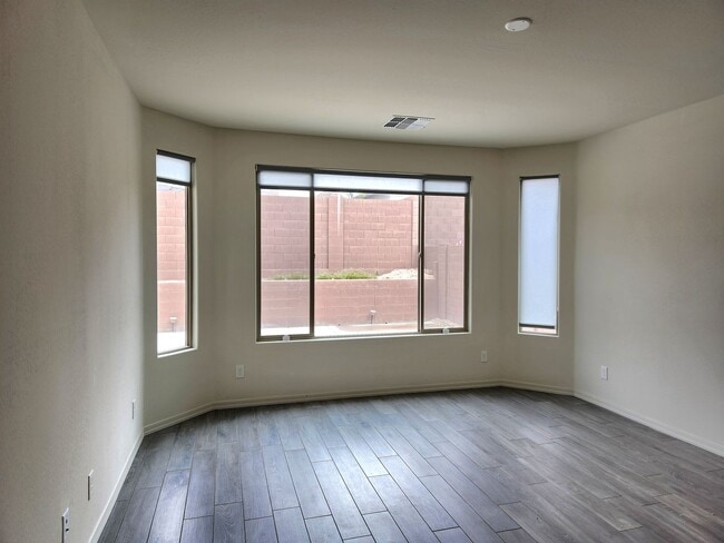 Building Photo - ALORAVITA 4 Bedroom 3.5 Bath