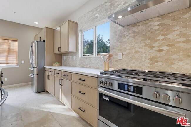 Building Photo - 5187 Knollwood Way