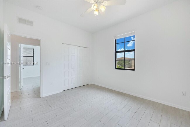Building Photo - 704 NE 193rd St