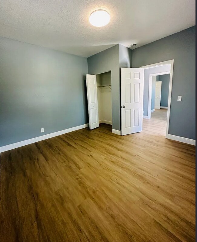 Building Photo - 2139 W St John St