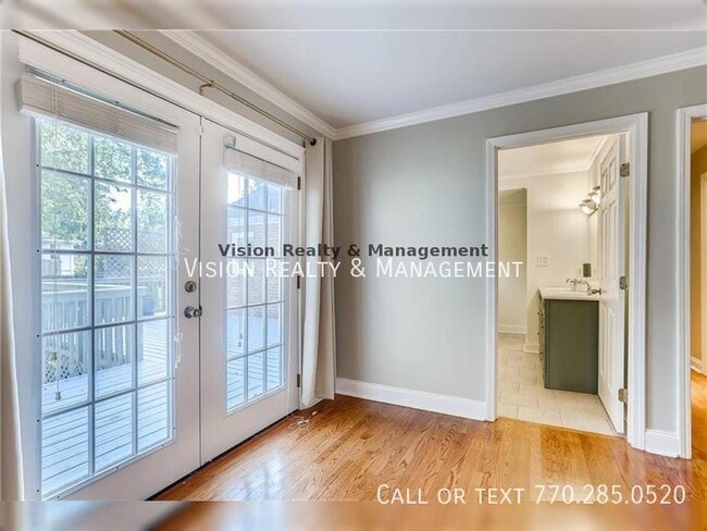 Building Photo - 726 Pasley Ave SE