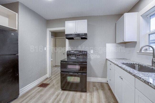 Building Photo - 5702 Euclid Ave E