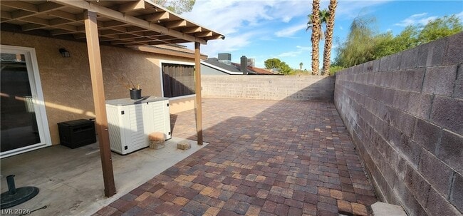 Building Photo - 6751 Ledgewood Dr