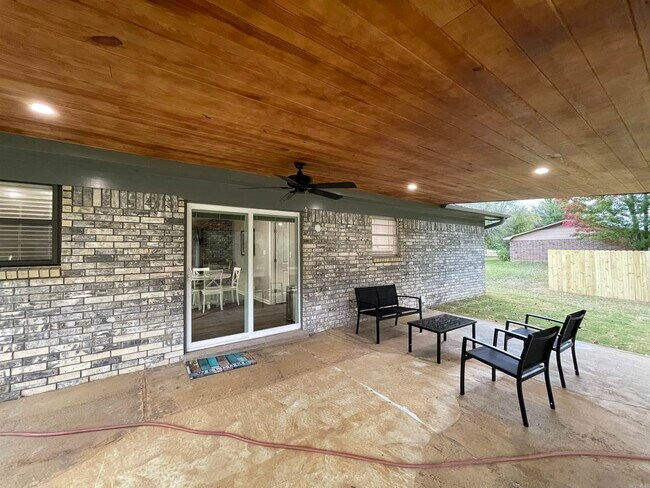 Primary Photo - 6503 Chaparral St