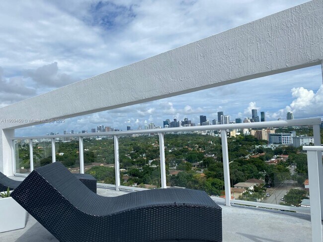 Building Photo - 1401 SW 22nd St