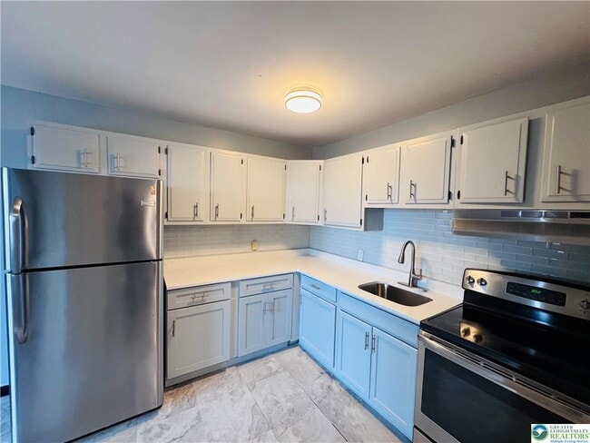 Building Photo - 402 S Bradford St