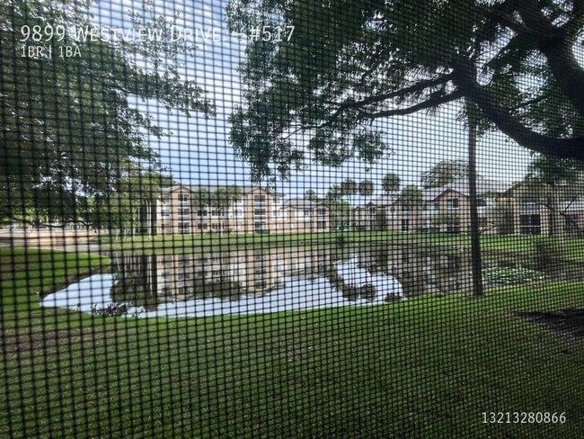 Building Photo - 9899 Westview Dr