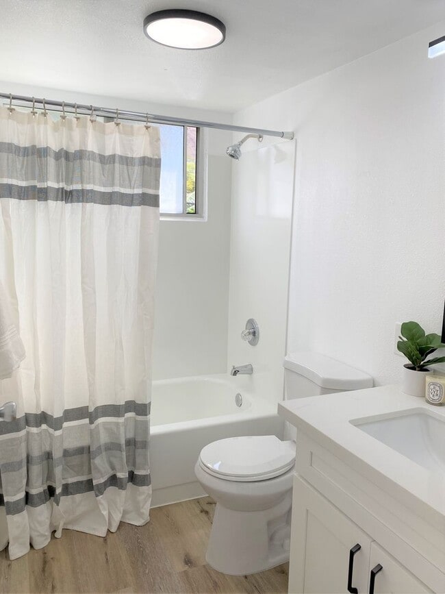 Building Photo - The Leilehua near Downtown Honolulu - Renovated 1 Bedroom 1 Bath 1 Covered Parking